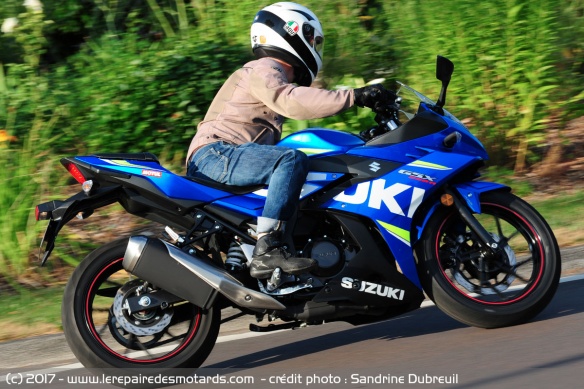 Suzuki GSX-250 R sur route