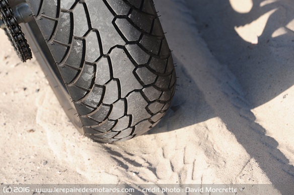 Pneu Dunlop Mutant sur sable