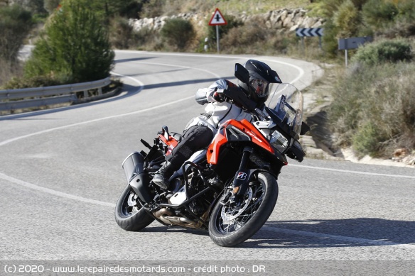 La V-Strom permet d'attaquer sur route avec un naturel étonnant