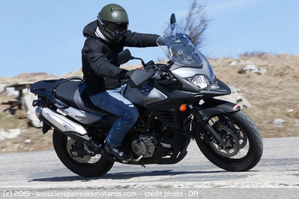 Suzuki V-Strom 650 XT sur nationale