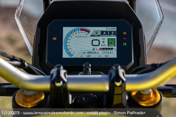 Le compteur TFT couleur de la Suzuki V-Strom 800 DE