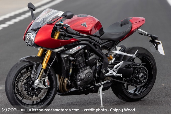 Le roadster Speed Triple se fait sportive avec la RR