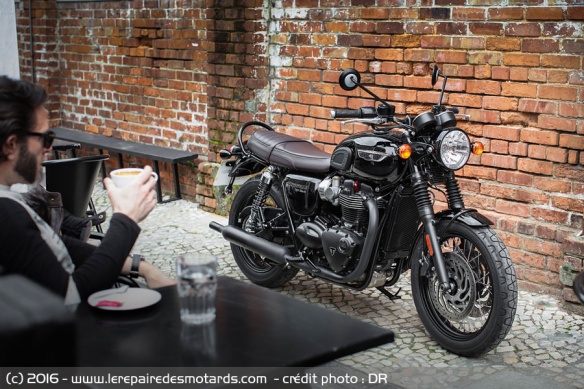 Triumph Bonneville T120 Black