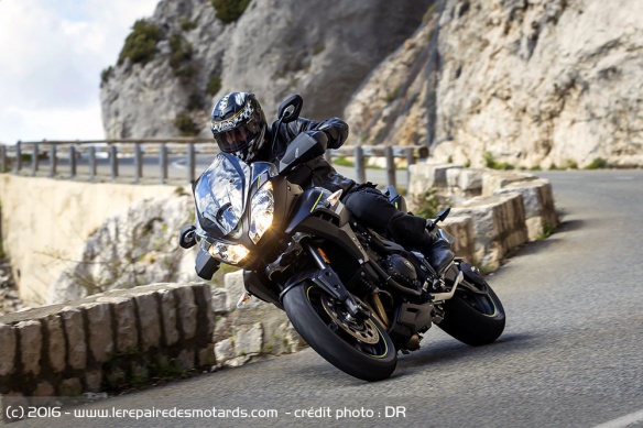 La Triumph Tiger Sport en courbe