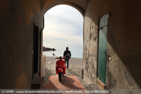 Ombre et lumières sur le Vespa GTS 300 HPE