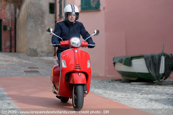 Essai du scooter Vespa GTS 300 HPE en ville