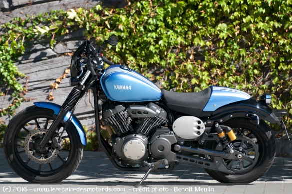 Yamaha XV 950 Racer de profil