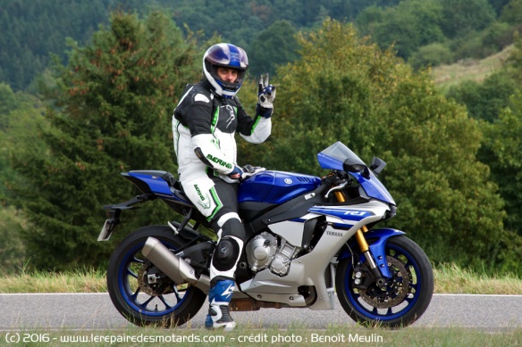 La Yamaha YZF-R1 vous salue bien !