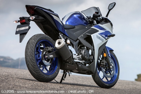 Vue arrière Yamaha R3