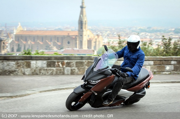 Le Yamaha X-Max 300 en ville