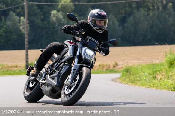 La SR est aussi agile que précise sur les petites routes