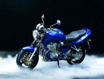 Bandit 600 bleue sur brume 