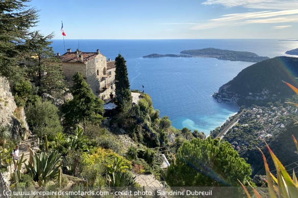 Les routes des corniches entre Nice et Monaco