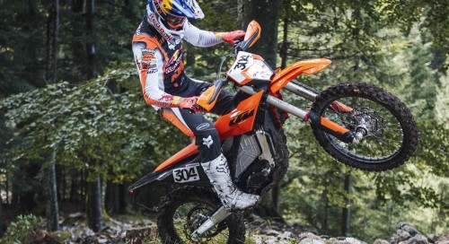 KTM renouvelle totalement sa moto lectrique tout-terrain Freeride E avec un moteur plus puissant, davantage d'autonomie et un chssis toujours aussi lger 