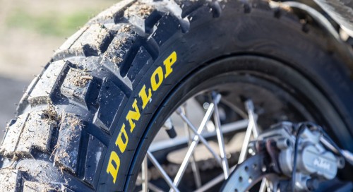 Goodyear vend la marque Dunlop  Sumitomo Rubber Industries pour 701 millions de dollars mais conserve les droits des pneus motos en Europe 