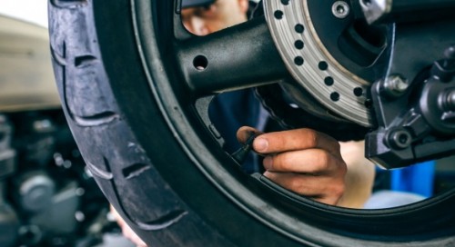 Comment bien contrler la pression de ses pneus motos