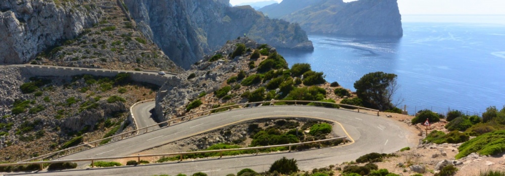 Une des plus belles routes d'Europe ! Des routes sinueuses sur la cte ouest sauvage de l'le de Majorque,  dcouvrir, criques des Balares incluses