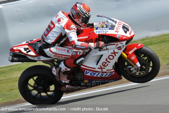 En 2009, Haga rate le titre pour 6 points sur la Ducati 1098