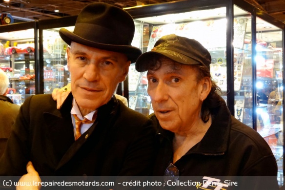 Le selfie qui tue. Denis Sire et Michel Bidault regardent ensemble la même colonne de direction !