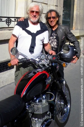 Hugues Aufray et Michel Bidault : deux authentiques amoureux de Triumph Bonneville !