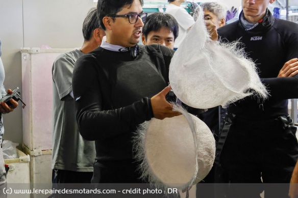 Tout commence par la création d'un chausson léger en fibres de verre, le bird nest