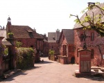 La place du village de Collonges-la-Rouge (c) DR