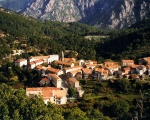 Vue sur le village de Ghisoni (c) Herzi Pinki