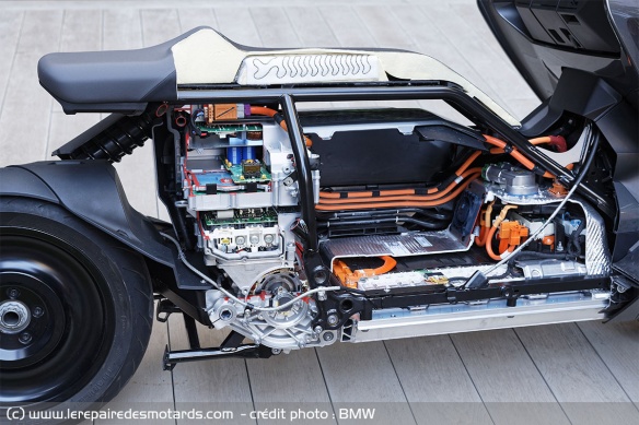 Le système électrique avec batterie du BMW CE-04