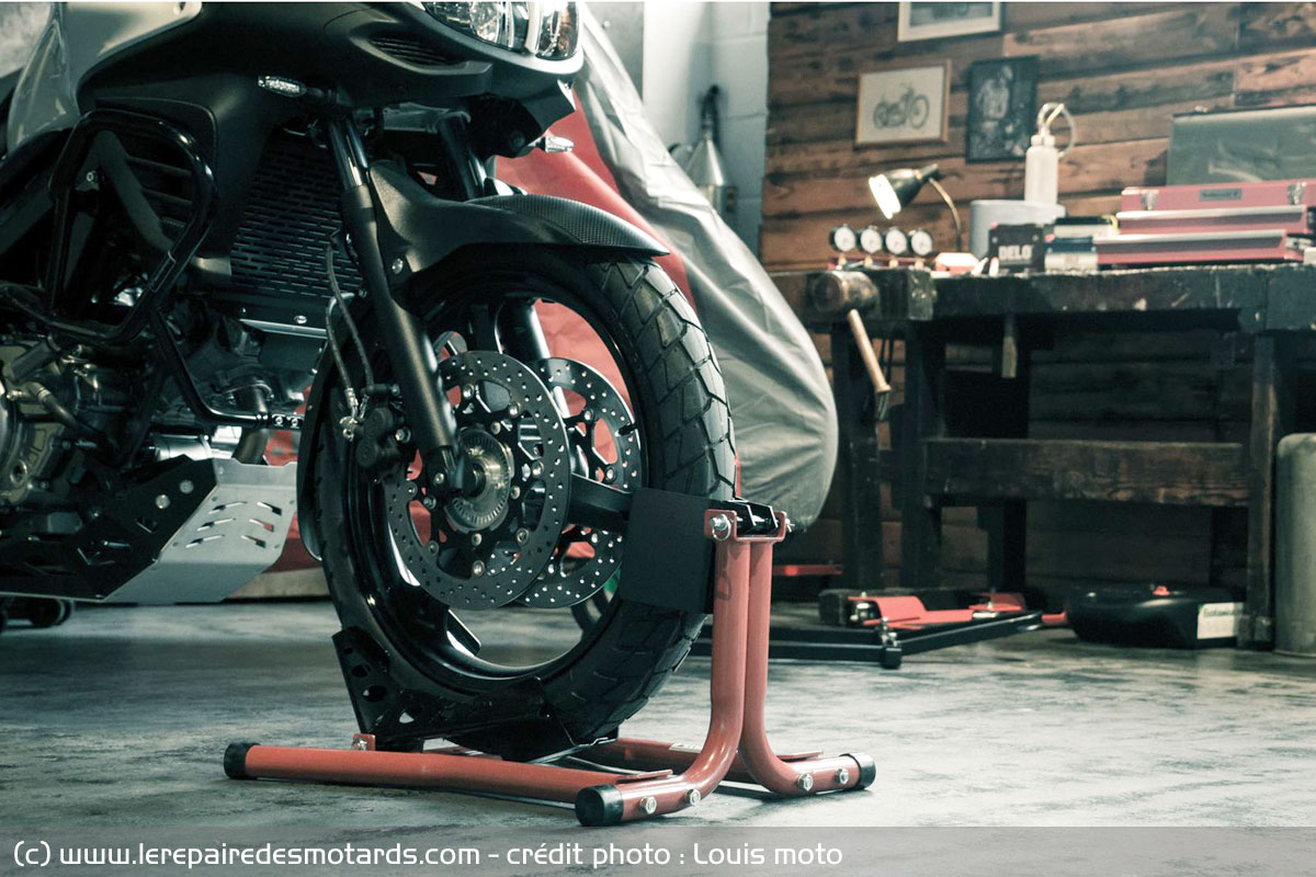 Comment bien choisir sa béquille d'atelier moto