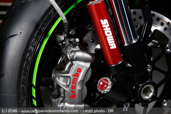 Freins Brembo et fourche Showa Kawasaki ZX-10R