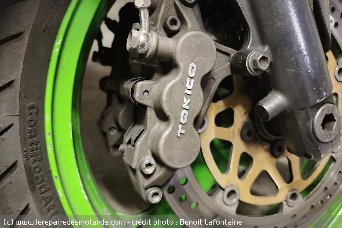Mécanique moto : changer facilement ses plaquettes de frein (tuto mécanique  moto) 