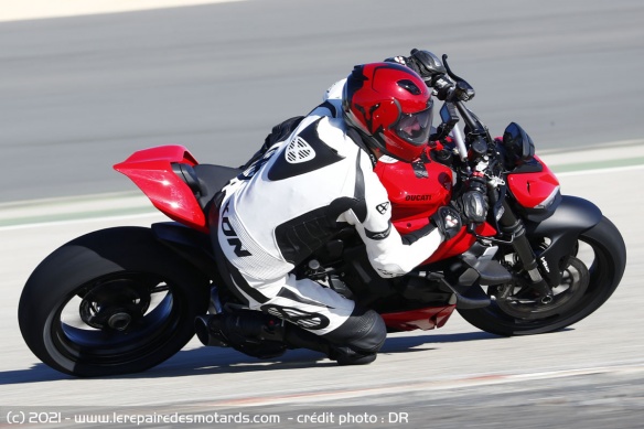 Essai roadster Ducati Streetfighter V2