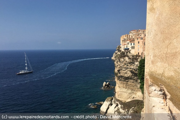 La vieille ville de Bonifacio juchée sur les falaises