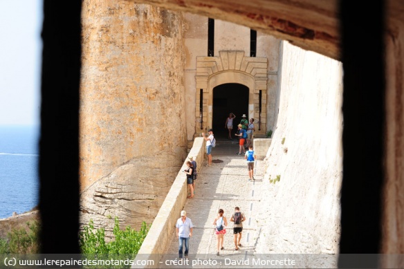 La porte de Gênes de la vieille ville de Bonifacio