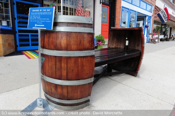 Banc en forme de tonneau de vin