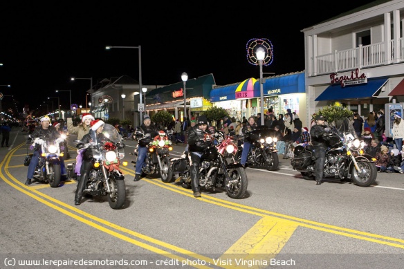 Parade de bikers lors des fêtes de fin d'année