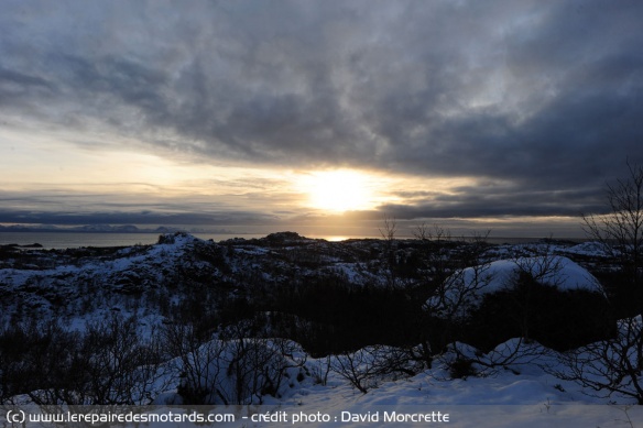 Soleil d'hiver sous les îles Lofoten