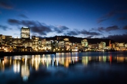 Vue de nuit de Wellington en Nouvelle-Zélande