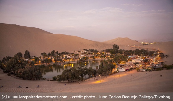 L'Oasis de Huacachina près de la côte Pacifique