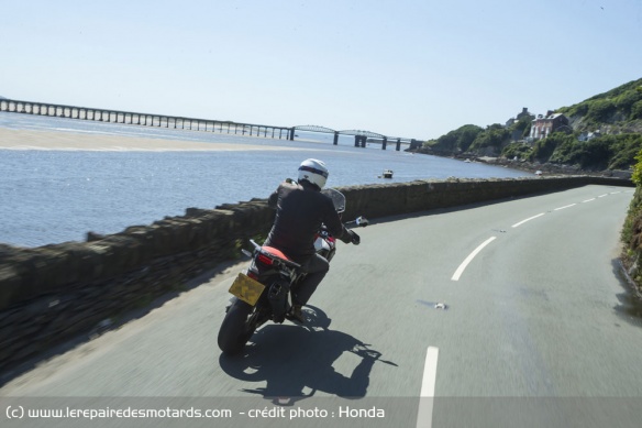 Roulage en bord de mer en direction d'Anglesey