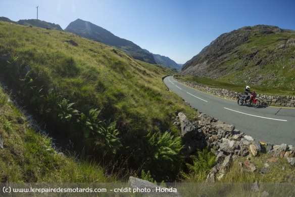 Du soleil et des petites routes vallonnées, oui, nous sommes bien au Pays de Galles