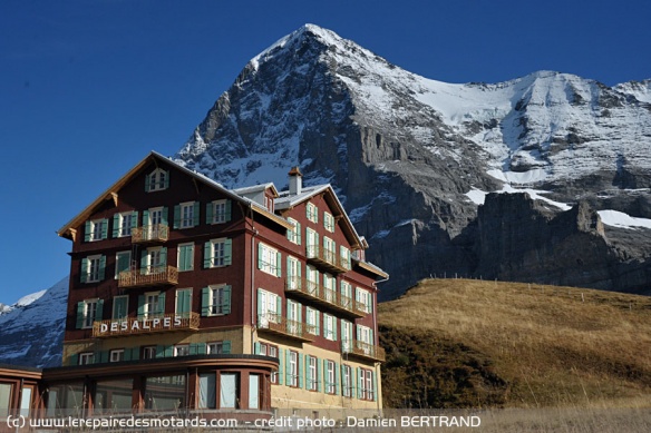 L'hôtel Des Alpes organisent des soirées en costume d'époque