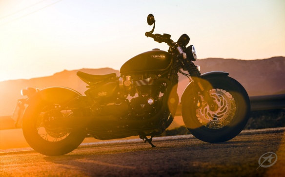 Triumph Bonneville Bobber Black